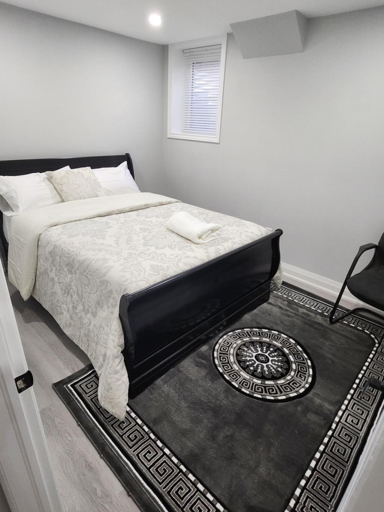 Apartment B 2 Bedroom Brampton Exterior foto
